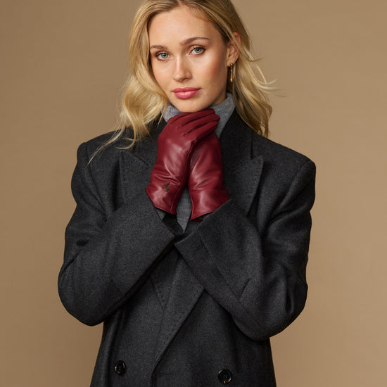 Bordeaux leather gloves for women with wool-cashmere lining, tucked at neck
