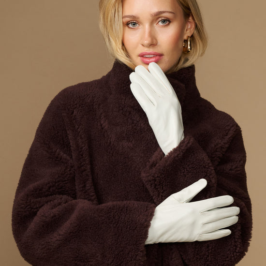 Women’s white leather gloves with smooth lining, full-finger fit and curved shape