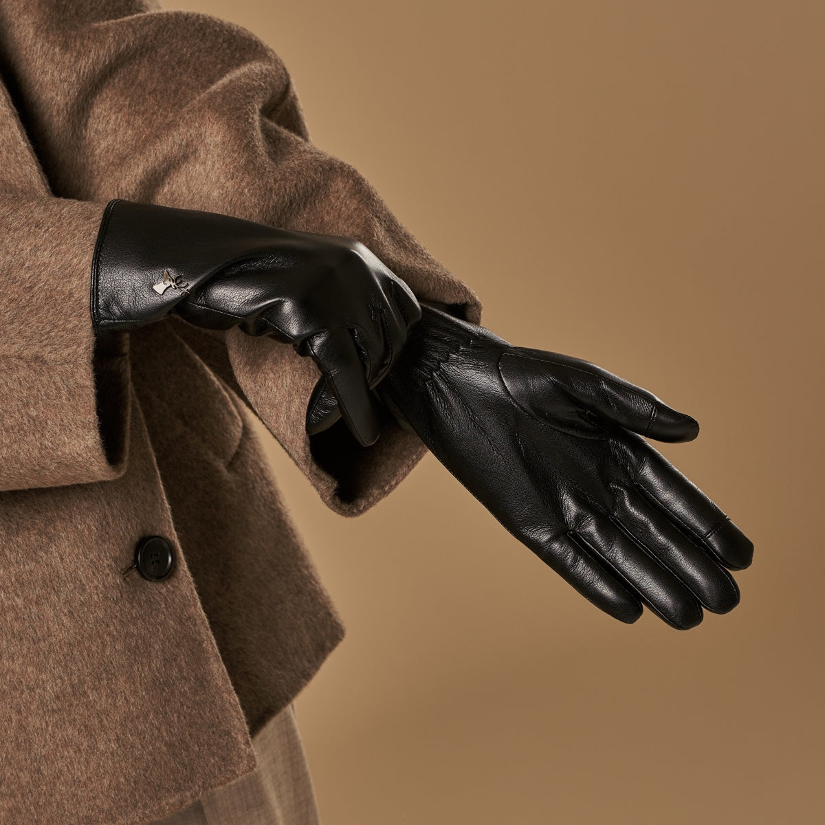 Luna - vegan leather gloves with warm fleece lining & touchscreen feature  - Schwartz & von Halen - US - 6
