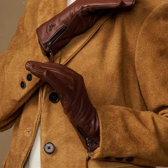Brown leather gloves with cashmere lining, side zip and small logo detail