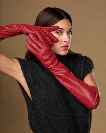 Rosemary Opera (rouge) - Gants pour femme en cuir d’agneau avec doublure en soie & fonction tactile